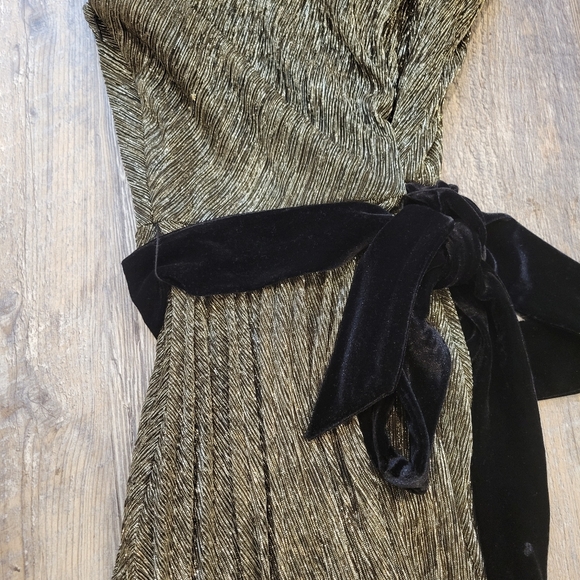 ​Aqua Formal Shimmering Metallic One-Shoulder Gown Size 6 - Picture 5 of 9